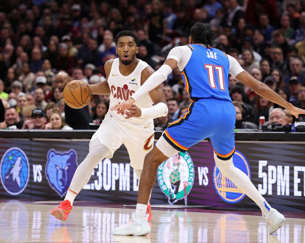 队在锋线带 队在锋线带